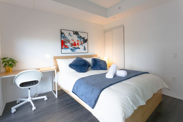 Room 4, Garden Suites, Toronto