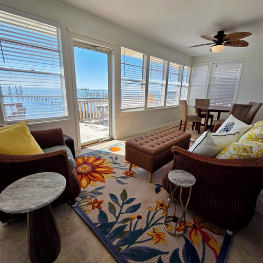 Living area 2, Sunset Sanctuary, Baldwin