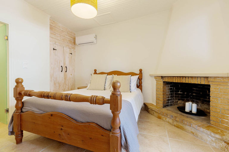 Room 3, Alisachni Apartments, Ionian Islands