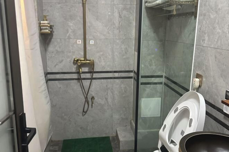 Bathroom 3, Jinggu Xiaohong Hotel, Pu'er