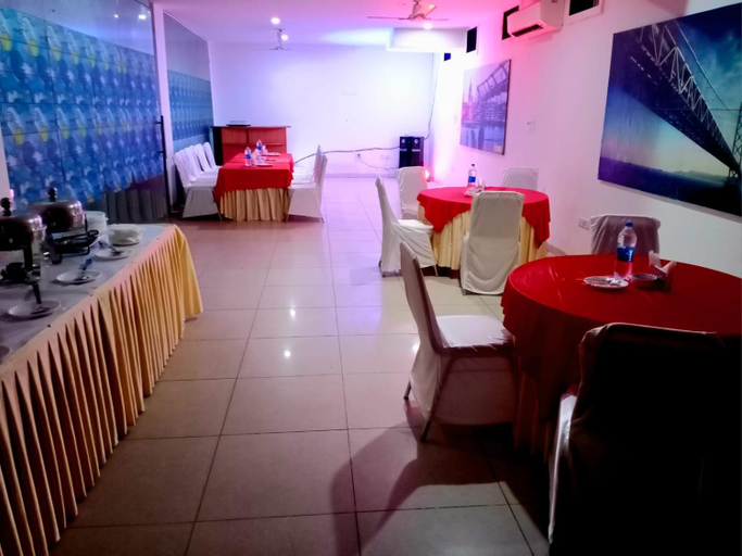 Food & Drinks, Stays - NH 8, Gurgaon