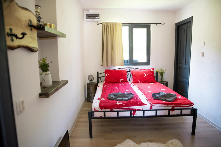 Bedroom 2, Holiday Nature House, Zetea