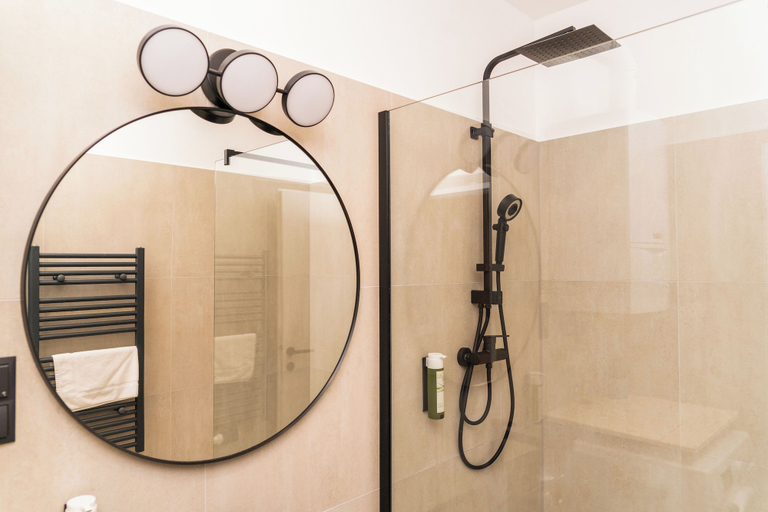 Bathroom 2, Bright Apartment Near Central Station, Wien