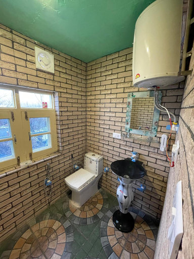 Bathroom 3, Fab Ocean Guest House, Baramulla