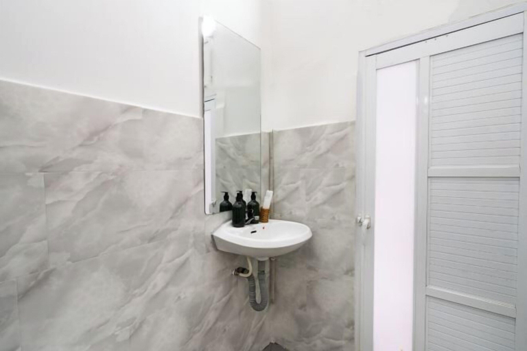 Bathroom 3, Galaxy Bui vien Street Home, District 1