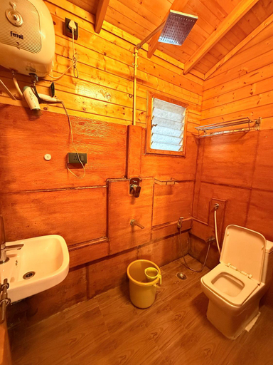 Bathroom 5, Forest View, Salem