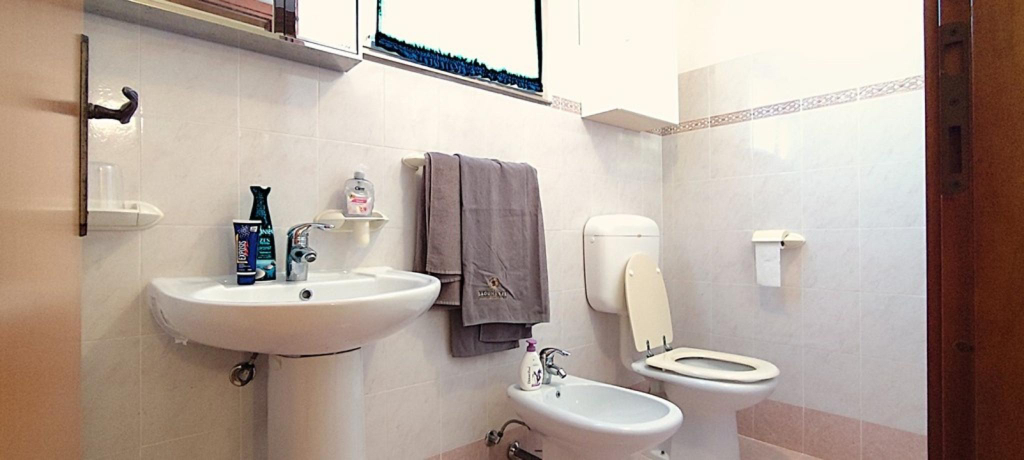 Bathroom, Duplex apartment with pool access, Udine