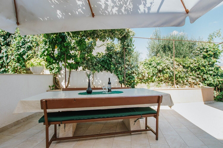 Outdoor dining, Apartments Dome, Trogir