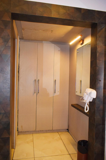 Bathroom 5, COUNTRY AMBIENCE HOTEL BY JAGS CITY MALL , Nainital