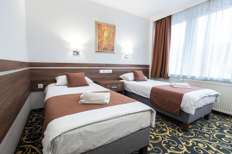 Bedroom 4, Hotel Árpád, Tatabánya