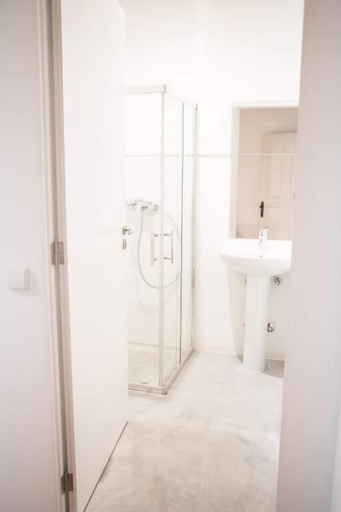 Bathroom 2, Republica Boutique Hostel, Porto