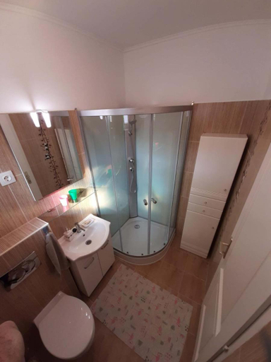 Bathroom 2, E-Tekergok Haza, Mezőkövesdi