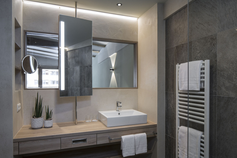 Bathroom, Falkensteiner Hotel Falkensteinerhof, Bolzano