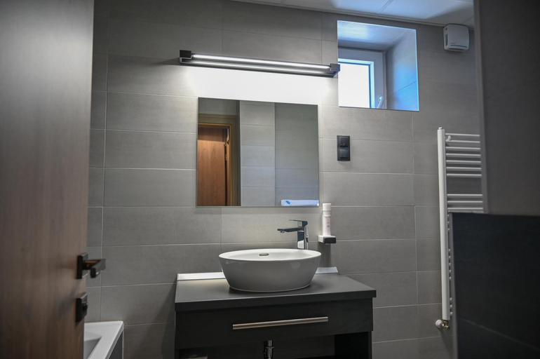 Bathroom 3, NN Boutique Hotel****, Tiszaújváros