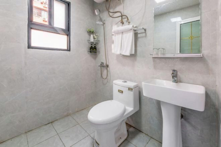 Bathroom 3, Ping'an Hotel, Shanghai