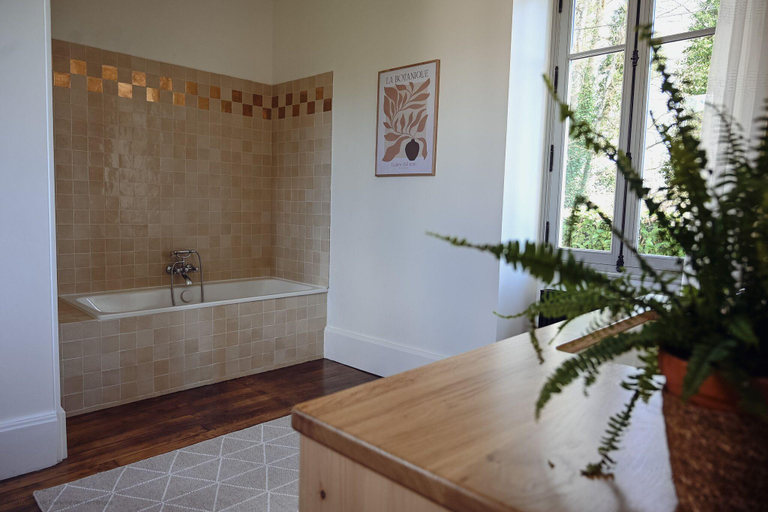 Bathroom, Domaine des Forges de la Vache, Nièvre