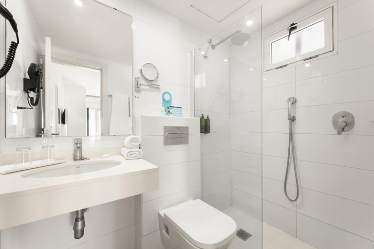 Bathroom 5, THB Flora Aparthotel, Las Palmas