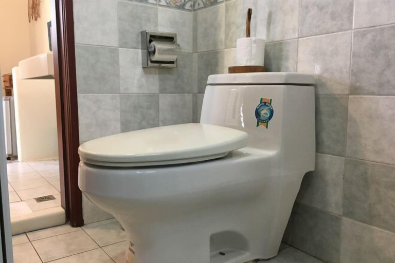 Bathroom 5, Morpheus, Pingtung