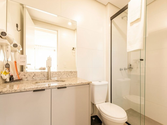 Bathroom 2, Easy Life Campus PUC by Xtay, Curitiba