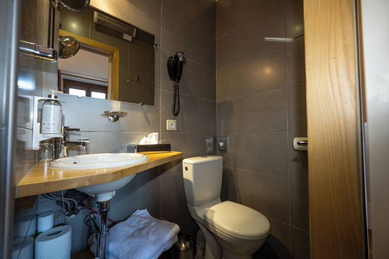 Bathroom 5, Hôtel Restaurant la Lozerette, Lozère