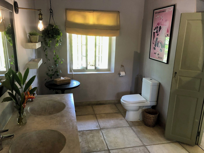 Bathroom 4, Leonora House, Talpe, Habaraduwa