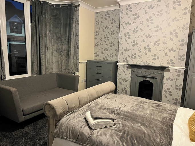 Room 4, Derby house - perfect for contractors groups, Derby