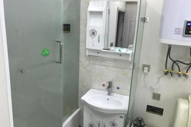 Bathroom 3, Bengbu Flower Theme Apartment, Bengbu