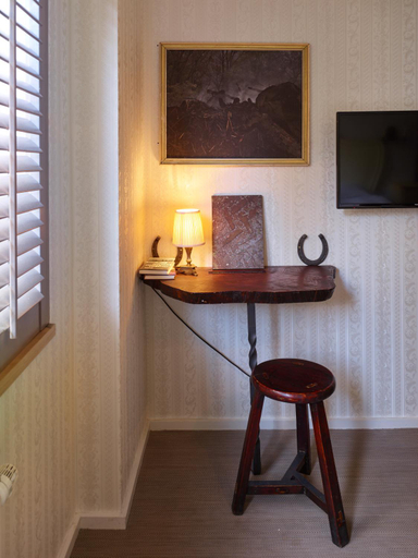 Others 3, Das kleine Schwarze - Bed & Breakfast, Hamburg