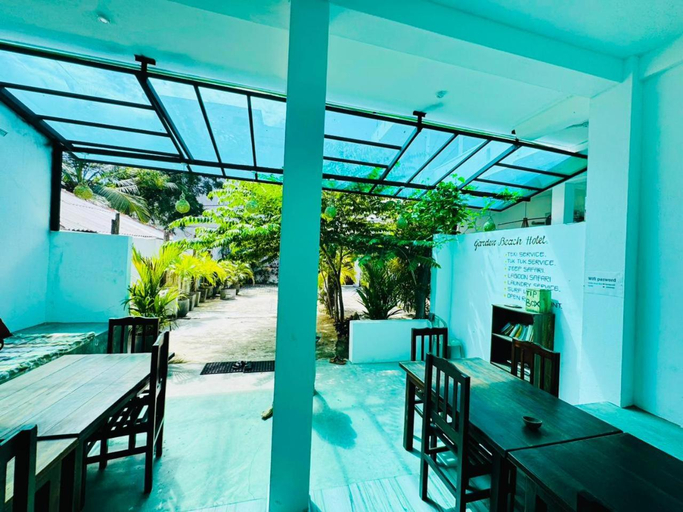 Food & Drinks, Surf Bay Hotel, Pothuvil