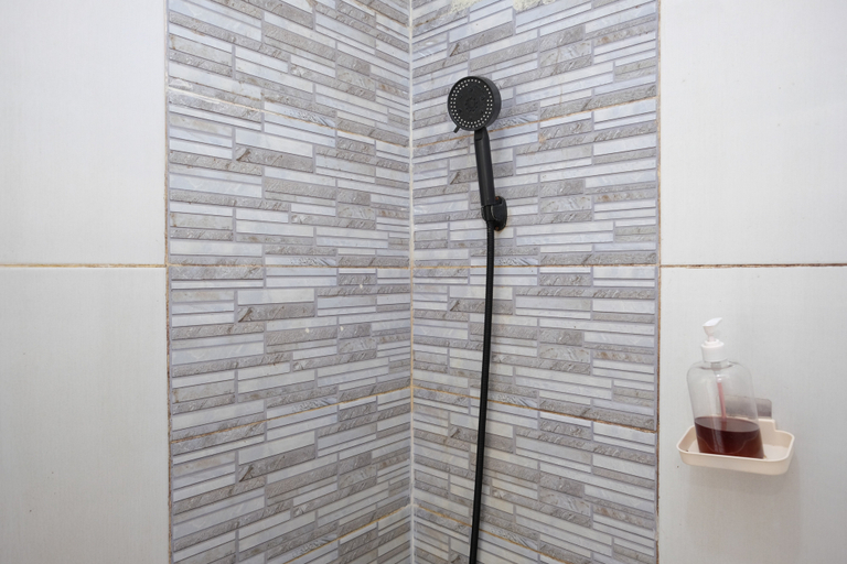 Bathroom 3, RedDoorz @ Omahku Guest House Batu, Malang