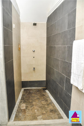 Bathroom 3, Surathura homestay, Kurunegala