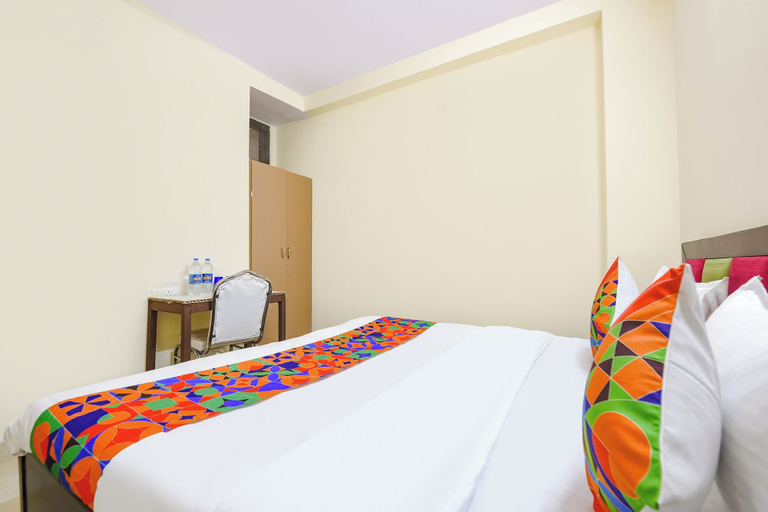 Room 4, Fabhotel Glass Castle, Delhi