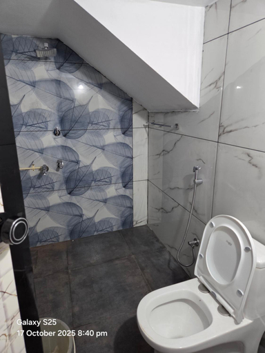 Bathroom 4, New Paradise Inn, Thiruvananthapuram