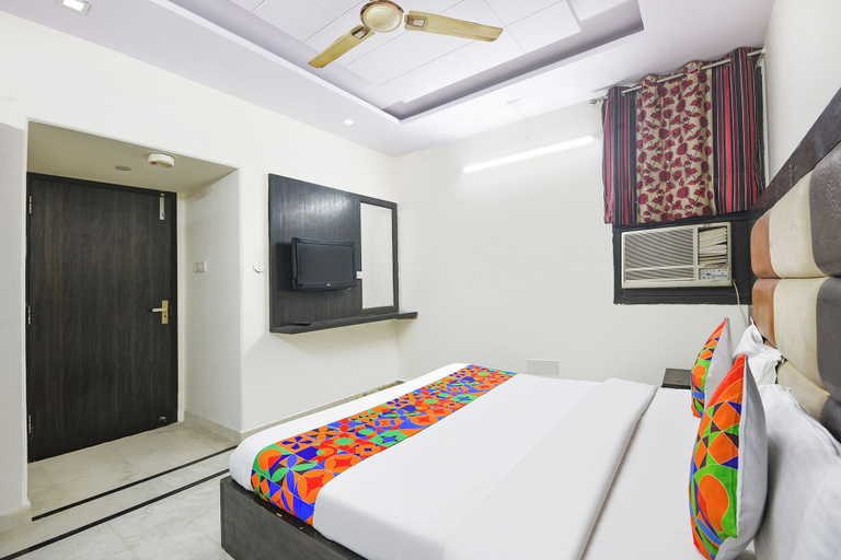 Room 3, Fabhotel Vishesh Continental, Delhi