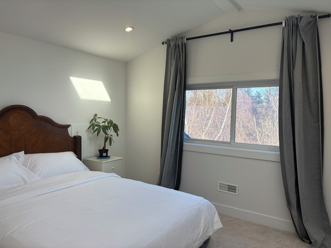 Room 5, Comfortable Room in a Shared Home, Greater Vancouver