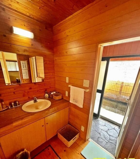 Bathroom 4, Yufuin Ryokan Yamanami, Yufu