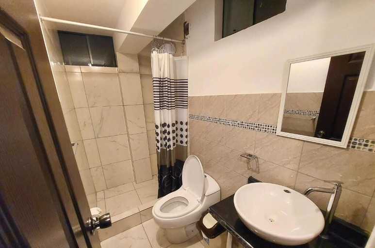Bathroom 3, Apu Wasi, Cusco
