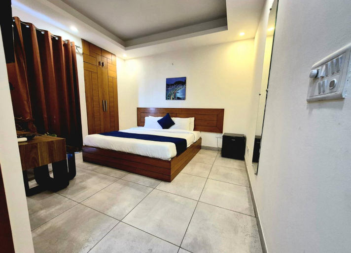Others 2, Stays - NH 8, Gurgaon