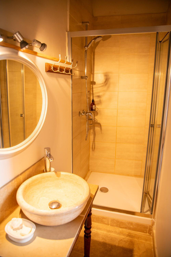 Bathroom 3, Le Vieux Castel, Alpes-de-Haute-Provence