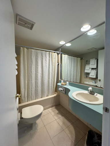 Bathroom 4, Wild Dunes Inn, Cape May