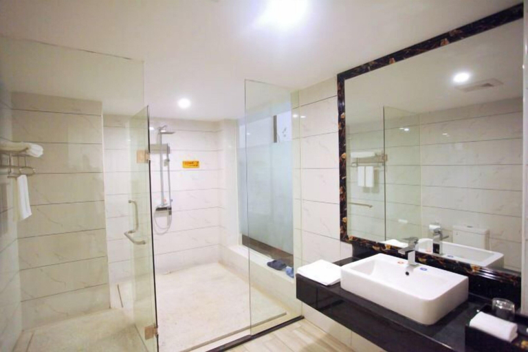 Bathroom 3, Tongjing Hotel, Shaoguan
