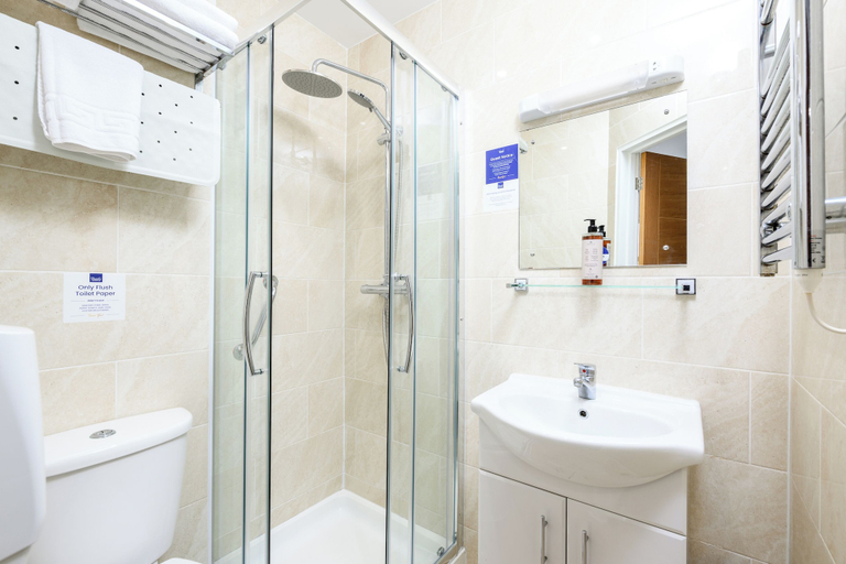 Bathroom 5, Sandringham Hotel, North Somerset