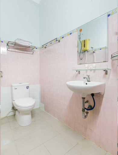 Bathroom, Collection O Nam Hai Hotel, District 10