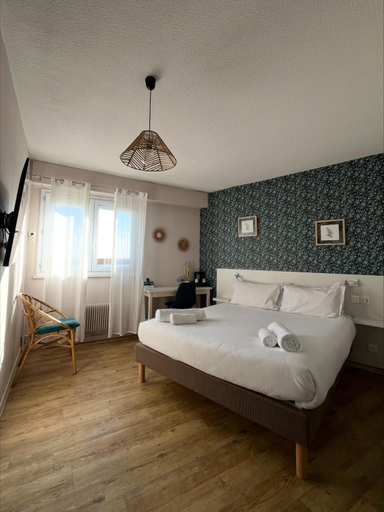 Bedroom, Logis Hotel de la Bruyere, Vendée