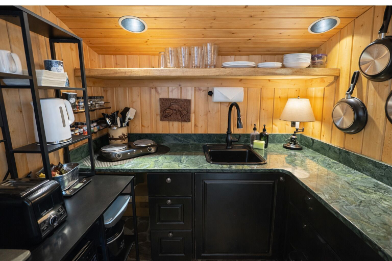 Private kitchen 4, Riverside Loft Suite 1 Bedroom Home, Chelan
