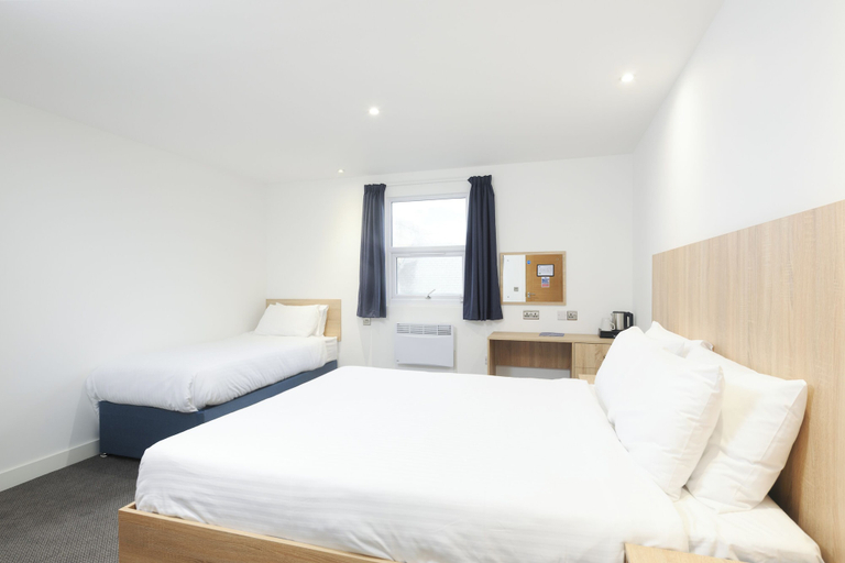 Bedroom 4, Sandringham Hotel, North Somerset