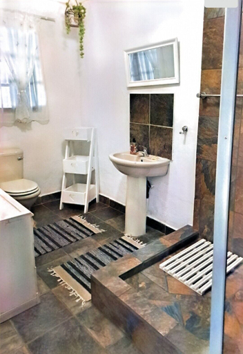 Bathroom 4, SUN DOWN LODGE & CONFERENCE, Joe Gqabi