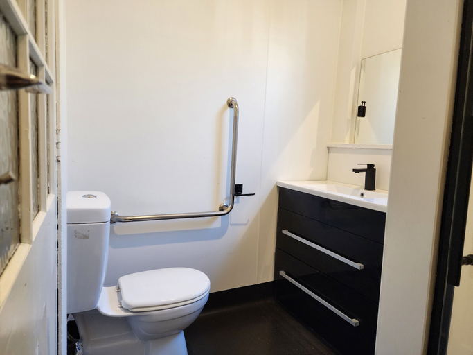 Shared bathroom 3, Urban Lounge Sleepery Carterton, Carterton