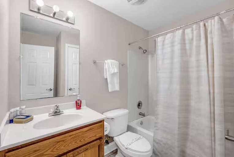 Bathroom, Seashell and Sand Studio, Harrison