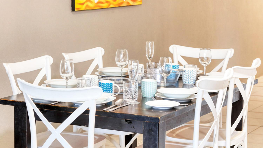 Food & Drinks 5, Merrima Court Holiday Apartments, Caloundra - Caloundra S.